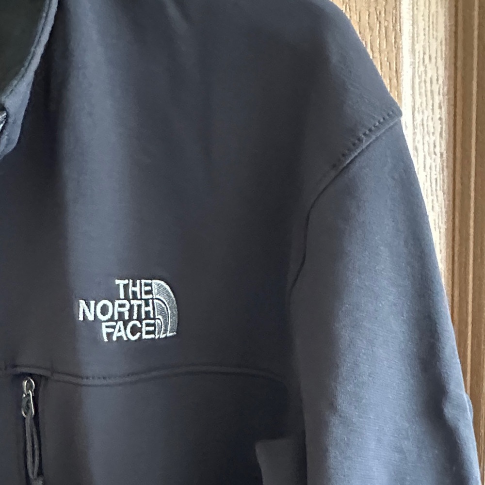 The North Face Men's Black Performance Softshell Jacket - Picture 3 of 5
